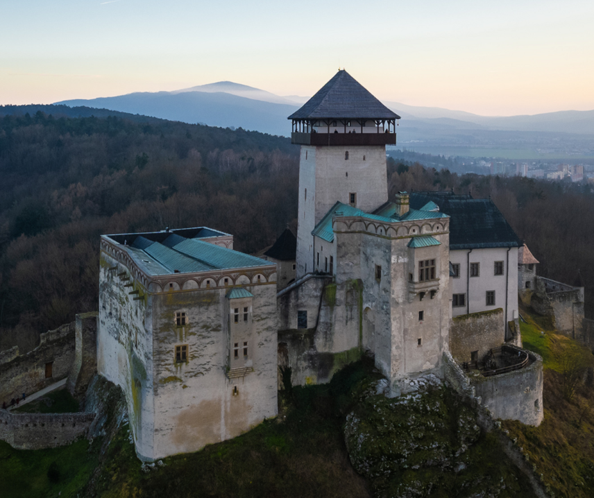 OZNAM: o prehliadkach Veľkého okruhu Trenčianskeho hradu 17.1. - 18.1.2025